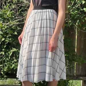Checkers/lattice pleaded skirt